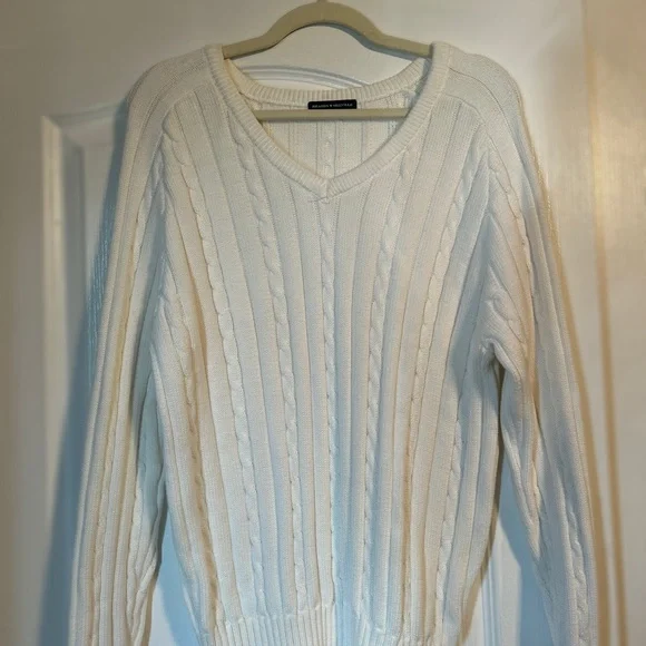 Brandy Melville Cable Knit V-Neck Sweater – One Size, Cream/White - Picture 3 of 6